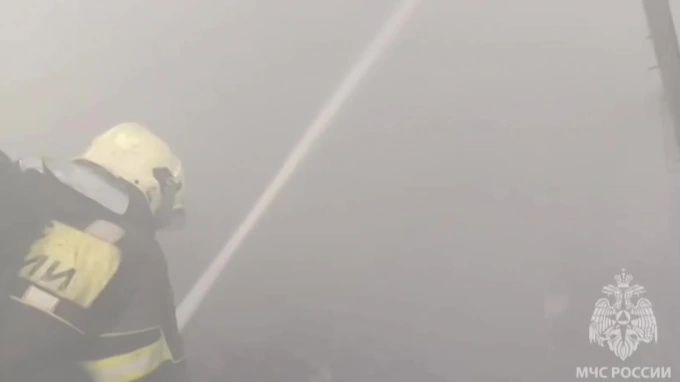 В Ростовской области потушили пожар на складе