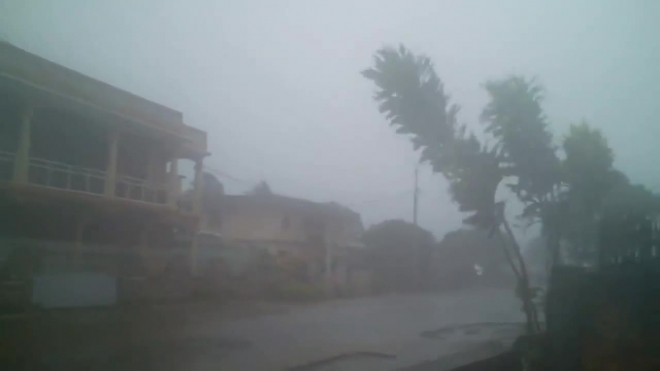 Очевидец снял тропический циклон "Энаво" в Мадагаскаре