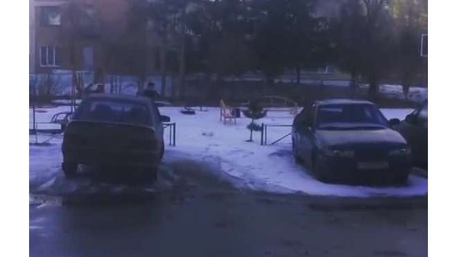 Детей сдуло штормовым ветром в Челябинске