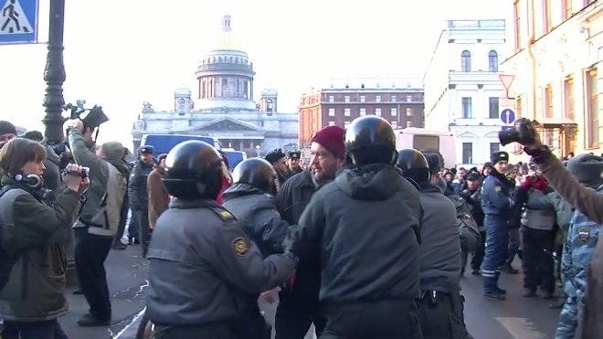 Задержанные на Исаакиевской площади отпущены из полиции
