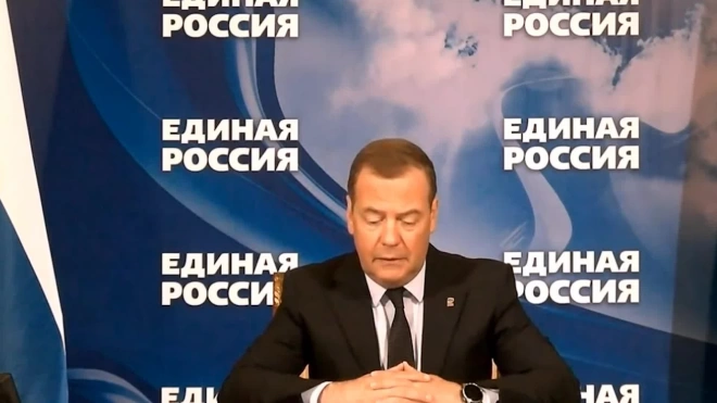 Медведев призвал создать для новых регионов удобный сервис услуг