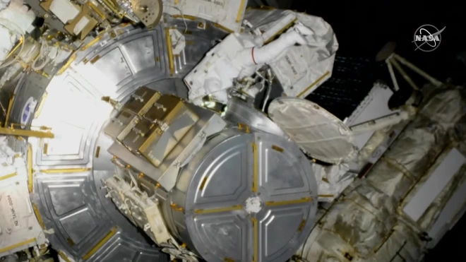 Астронавты NASA вышли с МКС в космос для модернизации энергосистемы МКС