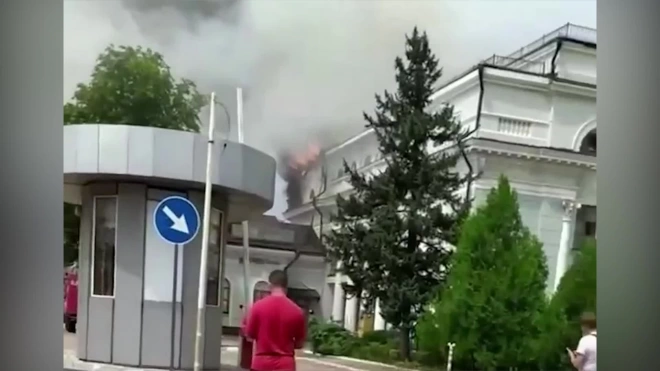 Мэр Донецка Кулемзин сообщил о пожаре в здании железнодорожного вокзала после обстрела