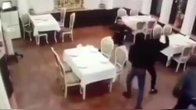 Видео: В Москве неизвестные разгромили азербайджанский ресторан 