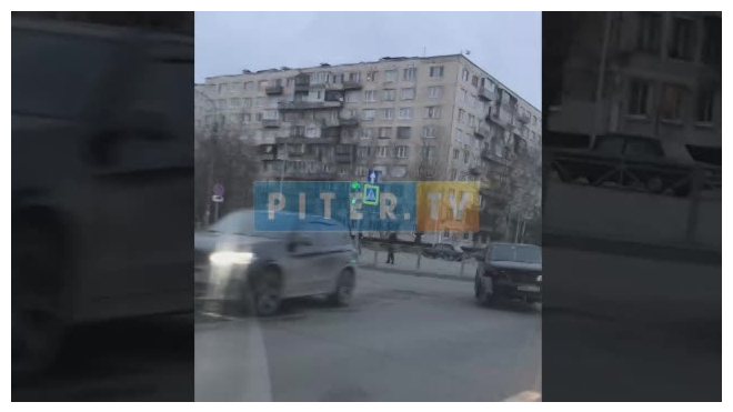 Видео: в Невском районе столкнулись внедорожник и легковушка 