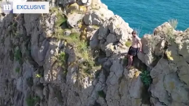 Прыжок с 60-метровой скалы в море обернулся для юноши переломом