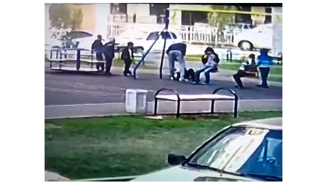 Жесткое избиение взрослым мужчиной ребенка в Краснодаре попало на видео