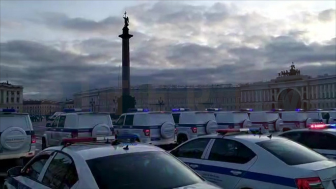 На Дворцовой площади прошел смотр сил правоохранительных органов