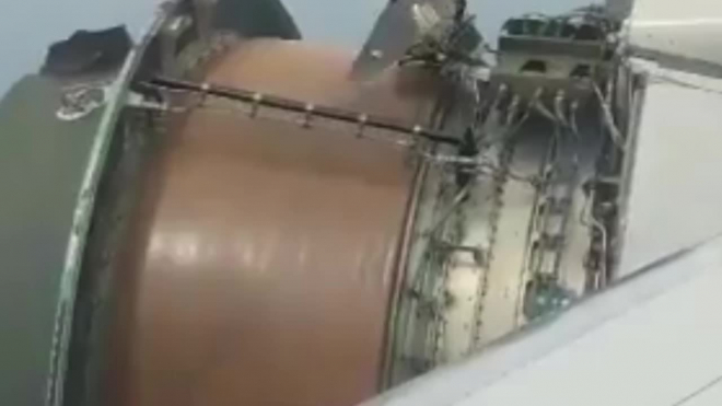 Двигатель пассажирского Boeing 777 развалился во время полета над Тихим океаном