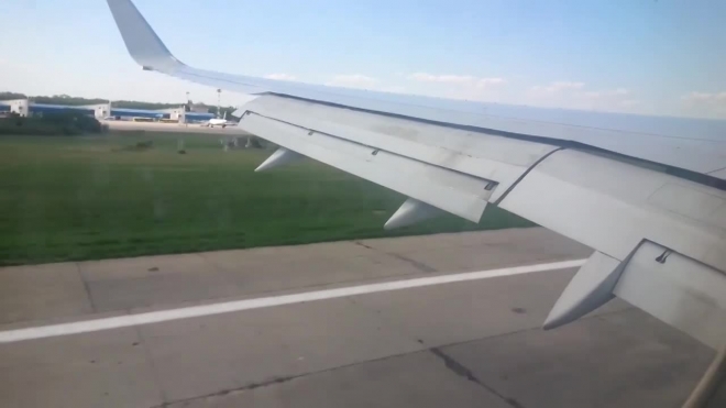 В Ростове из-за трещины в стекле экстренно сел самолет, летевший в Петербург