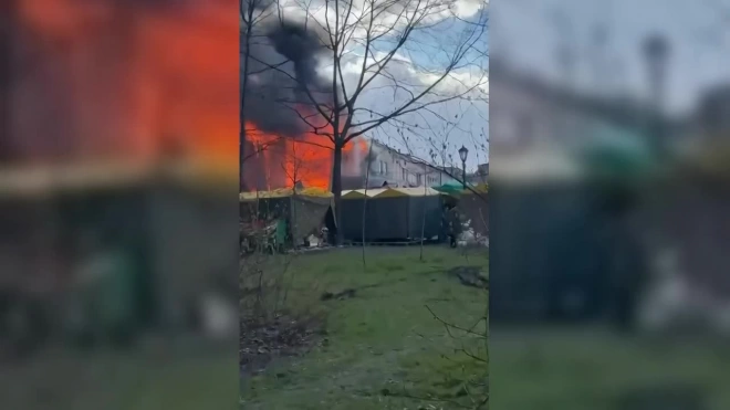 Пожар в складском помещении в центре Петербурга локализован