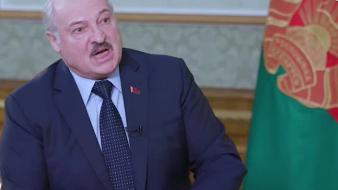 Лукашенко: Алексиевич предала Белоруссию, сбежав в Германию