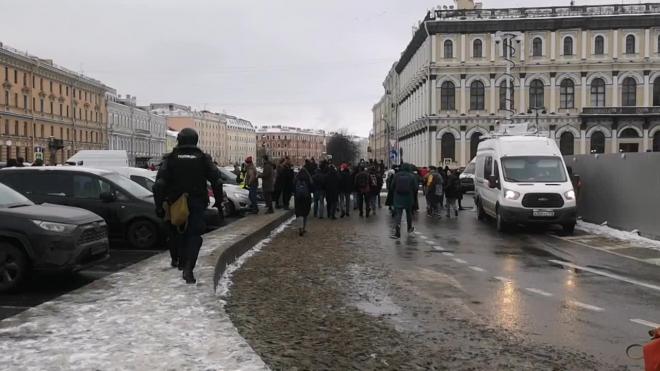 Количество задержанных на несогласованном митинге в Петербурге достигло 165