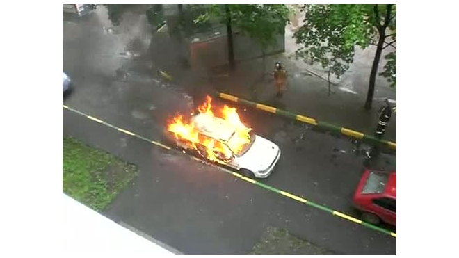Три маршрутки сгорели  ночью в московском таксопарке