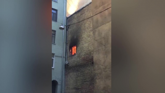 Опасное видео из Москвы: в центре города произошел крупный пожар