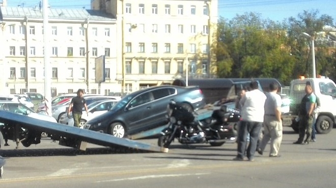 В Петербурге начали эвакуировать авто с мест для инвалидов. Водителей призывают парковаться внимательнее