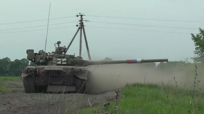 Минобороны показало кадры уничтожения позиций ВСУ танками Т-80БВ и БТР-82А