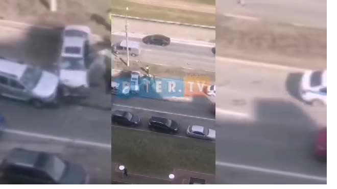 Водитель вылетел на встречку на Приморском шоссе и врезался во внедорожник