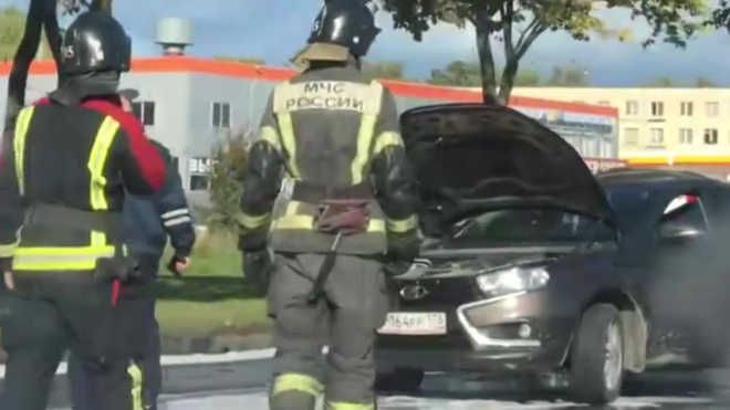 В Красносельском районе автомобиль загорелся после столкновения с иномаркой