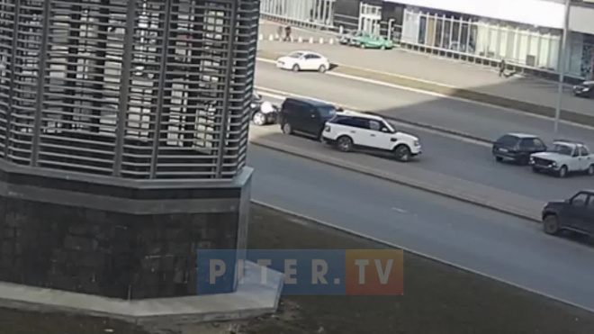 Видео: неизвестные угнали авто с Туристской улицы 