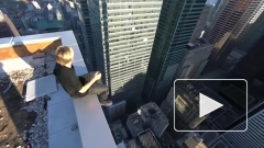 Экстремал устроил шоу на крыше небоскреба