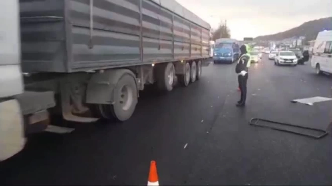 В Новороссийске три человека погибли в ДТП с грузовиком