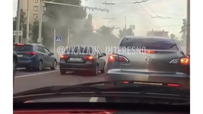 Появилось видео с горящим троллейбусом в Казани 
