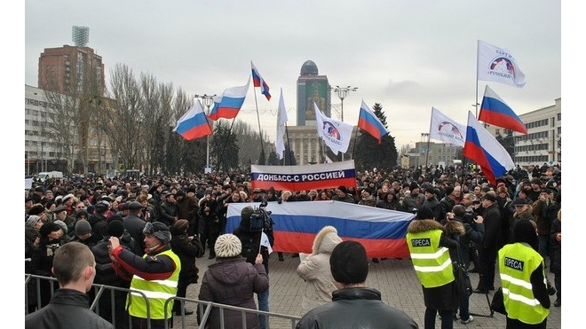 В Славянске запретили партии «Удар», «Батькивщина» и «Свобода», а также назначили дату референдума