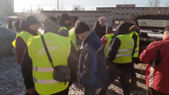 Очевидцы: в Кировском районе дальнобойщики протестуют против "Платона"