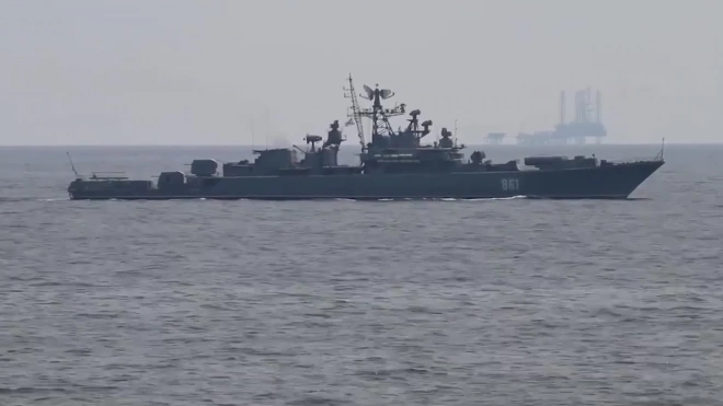 С борта корабля ВМС США сняли учения российских военных в Черном море