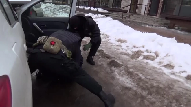 Мужчина хотел дать взятку сотруднику ФСБ, чтобы без проблем распространять наркотики в Ленобласти