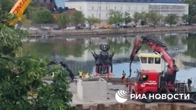 Финляндия демонтировала подаренный СССР памятник "Мир во всем мире"