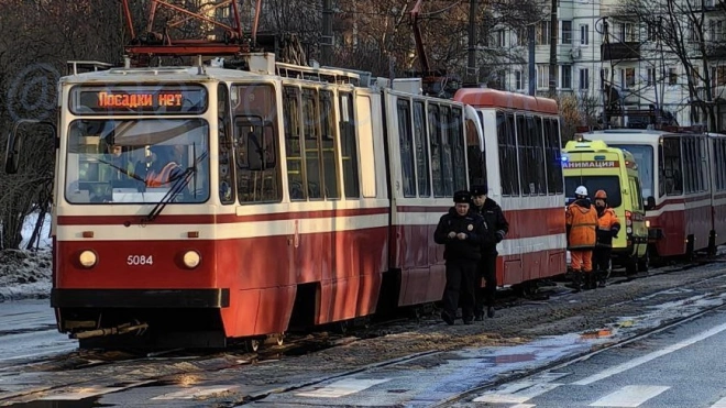 В Калининском районе Петербурга столкнулись трамваи. Пострадали пятеро