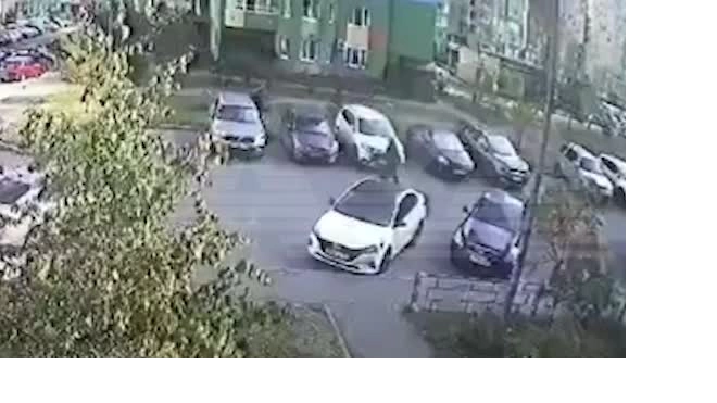 В российском городе мужчина с битой напал на подростков