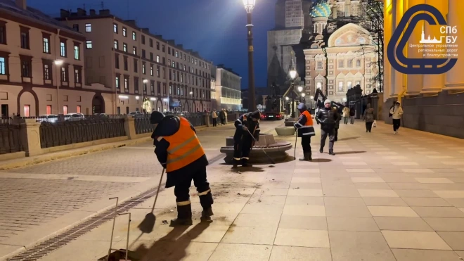 У храма Спас на Крови снесли торговые киоски 