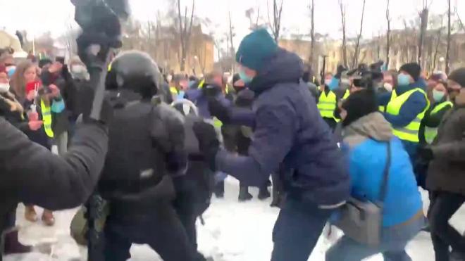 В Петербурге задержан подозреваемый в нападении на полицейского в ходе акции протеста