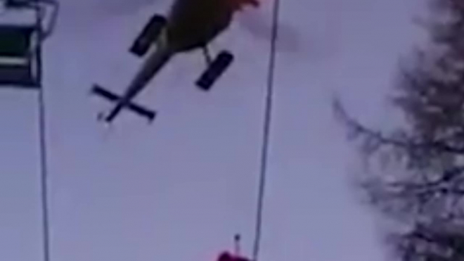 Видео из Австрии: Застрявших на канатной дороге 150 горнолыжников сняли вертолетами