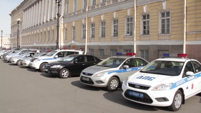 Полиция поймала вандалов, крушивших припаркованные машины на Гражданском