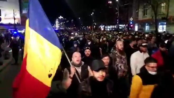 Протесты против ограничительных мер проходят в Румынии третий день подряд