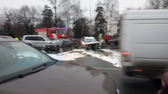 В массовом ДТП на Выборгском шоссе пострадали водитель и пассажир Audi A7