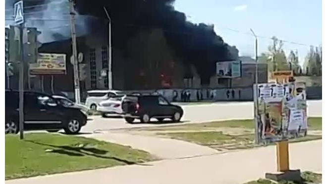 Появилось видео крупного пожара в аквапарке в Башкирии