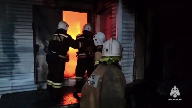 В Нижнем Новгороде потушили пожар на мебельном производстве