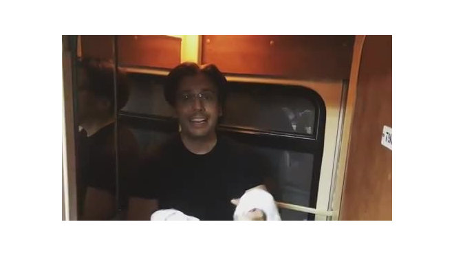 Максим Галкин снял пародию на Малышеву в туалете поезда‍
