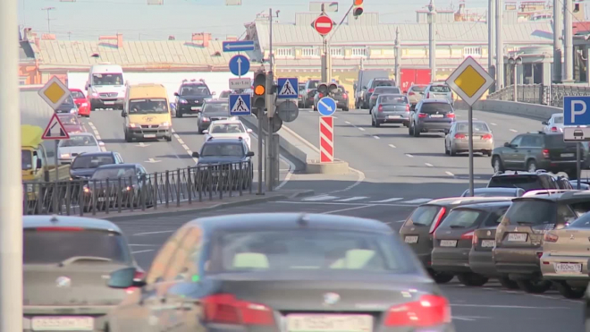 Каникулы в Петербурге закончились и снова начались пробки 