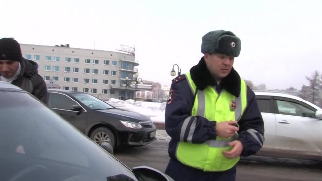 Омские полицейские приготовили для женщин музыкальный подарок  