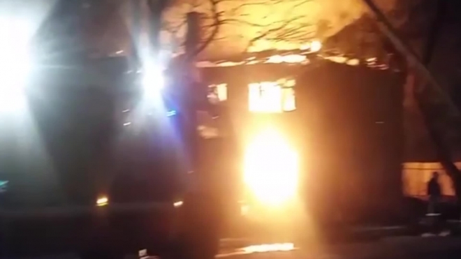 В полыхавшем ночью пожаре в центре Калининграда есть пострадавшие