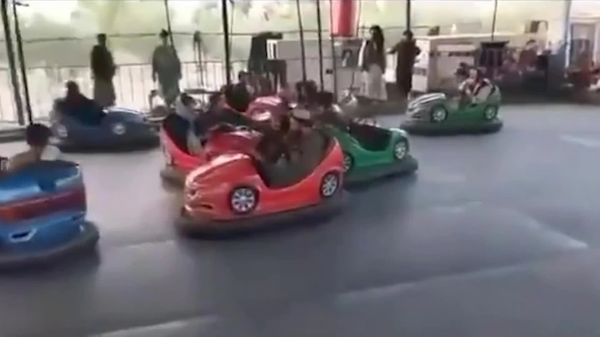 Талибы* покатались на машинках и лошадках в парке аттракционов Кабула