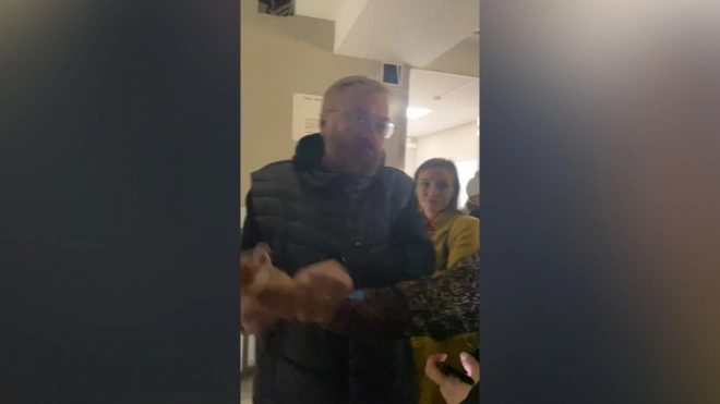 "Проститутка Навального" и "говнюк": Милонов и Галкина повздорили в администрации Московского района