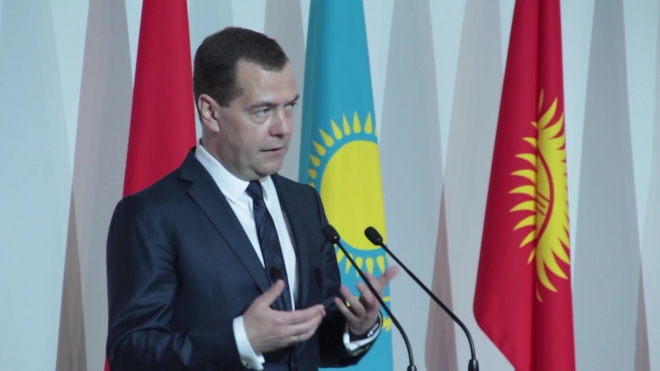 Дмитрий Медведев в Петербурге рассказал про санкции