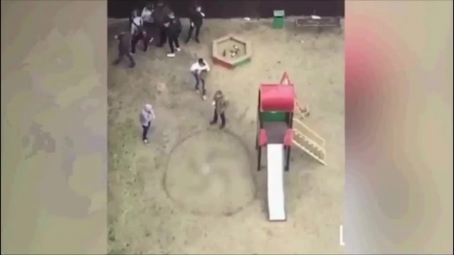 Появилось видео игры пьяных детей-нацистов в песочнице в Краснодаре